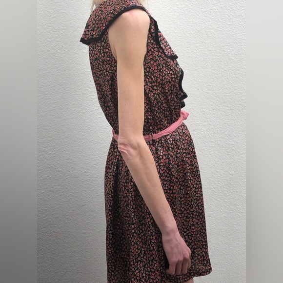 Audrey 3 + 1 | Floral dress with deep plunging neckline and tie belt - Picture 2 of 6